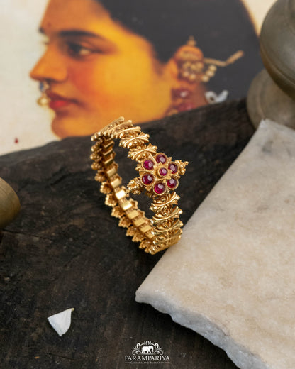 Ezhilmathi Bangle (Single)